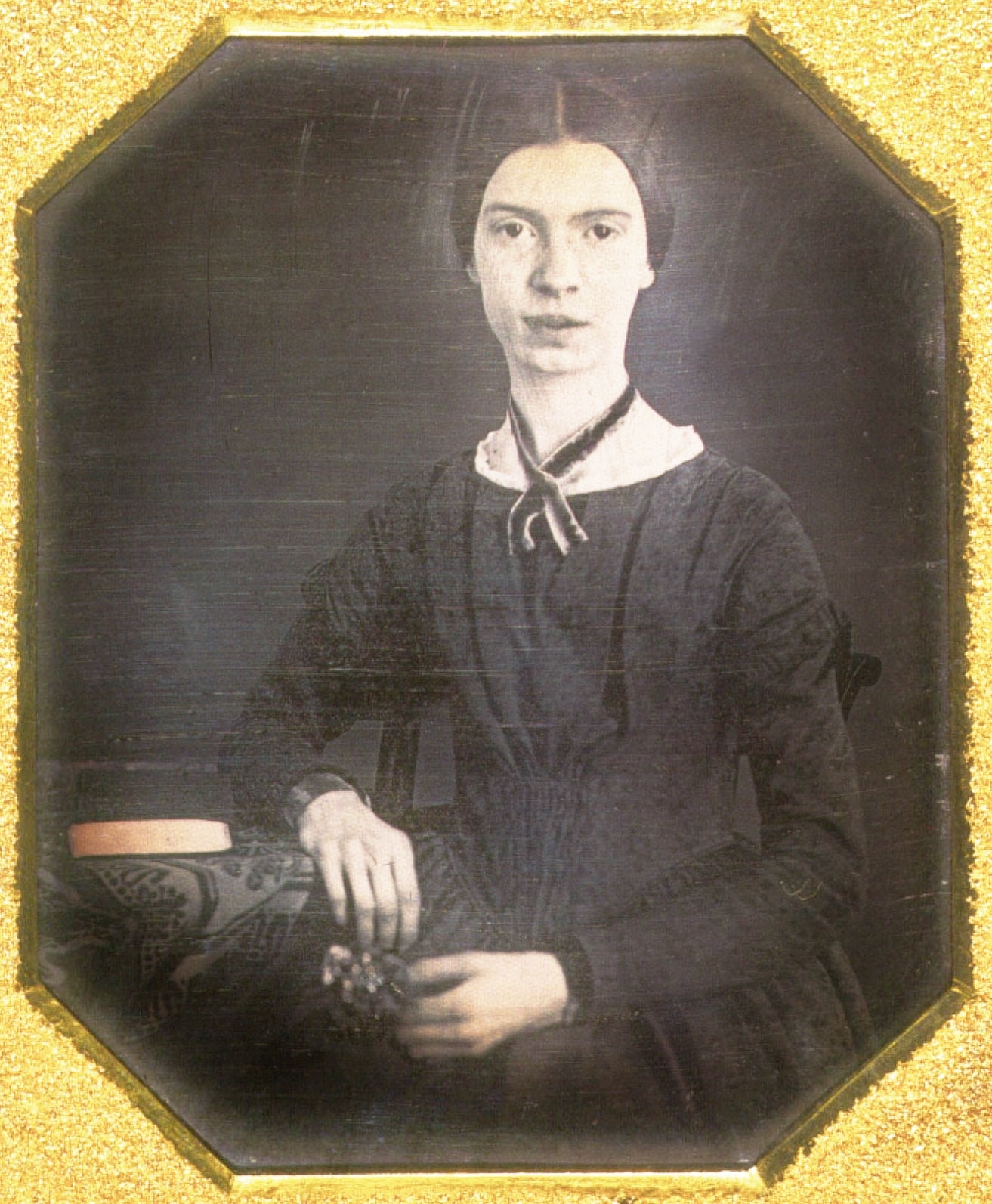 Emily-Dickinson-daguerreotype-1847 (1).jpg